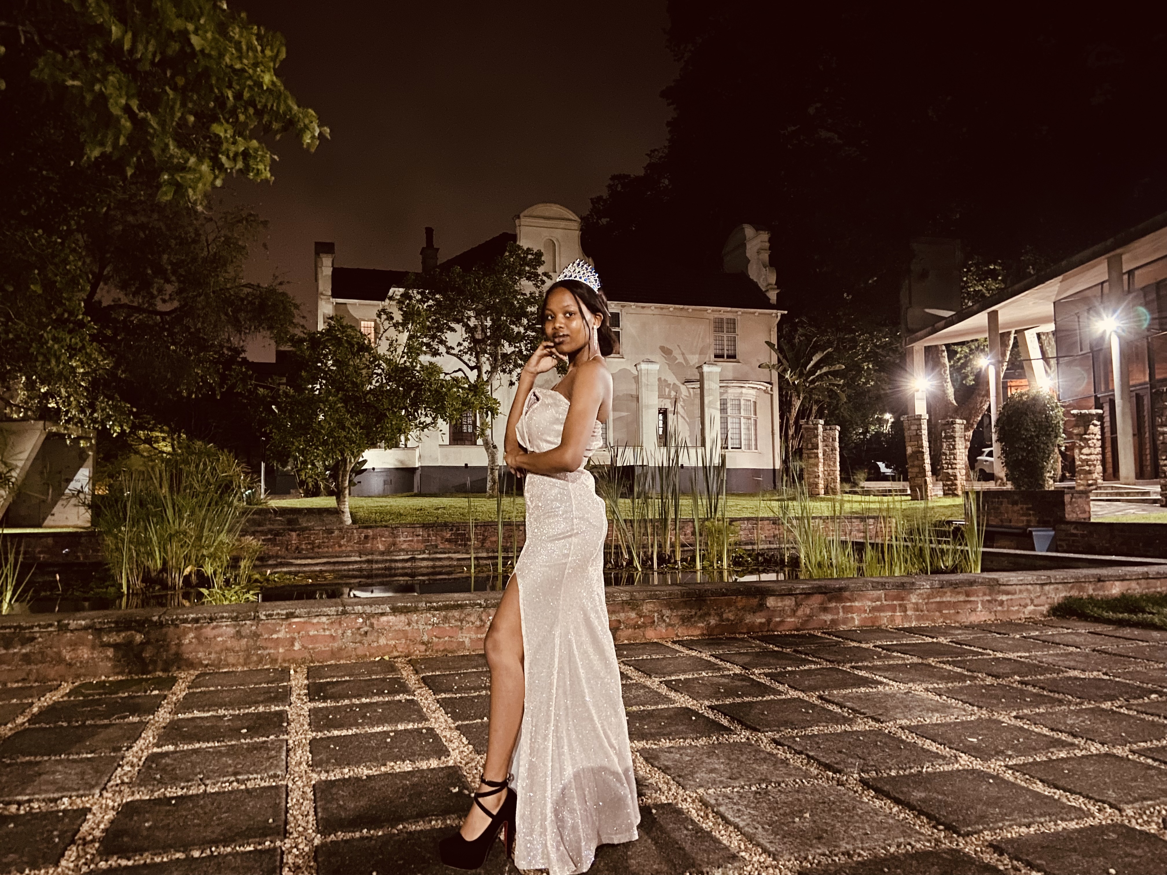 The Queen having dinner